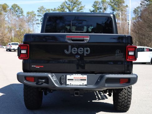 Used 2025 Jeep Gladiator Willys image 4