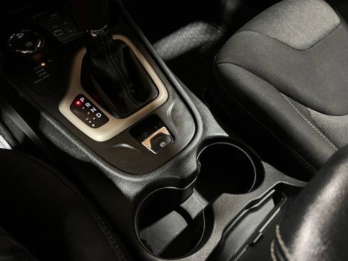 Used 2014 Jeep Cherokee Latitude w/ Cold Weather Group image 32