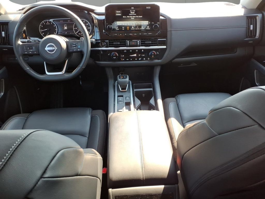 Used 2025 Nissan Pathfinder SL FWD image 13