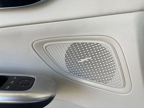 Used 2025 Mercedes-Benz C 300 4MATIC Sedan image 23