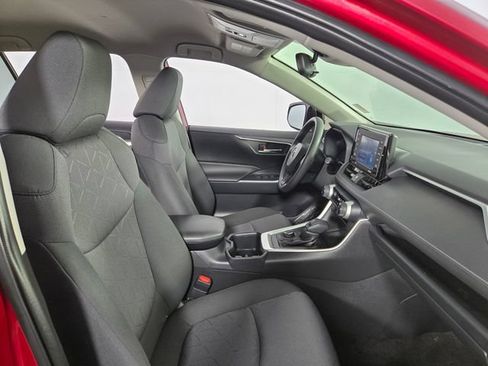 Used 2022 Toyota RAV4 XLE AWD/4WD image 16