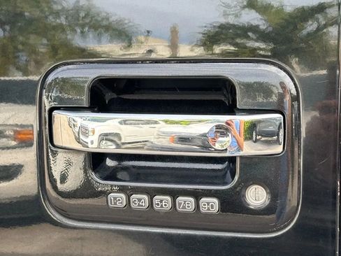 Used 2012 Ford F150 Lariat w/ Lariat Chrome Pkg image 11