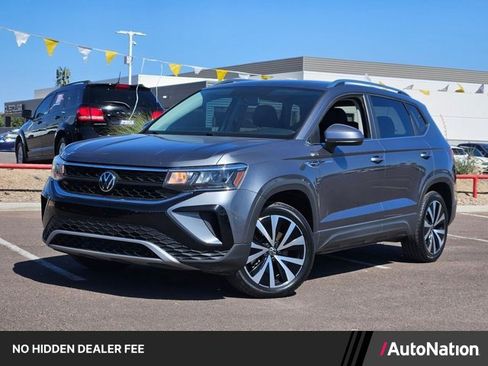 Used 2022 Volkswagen Taos SE FWD image 1
