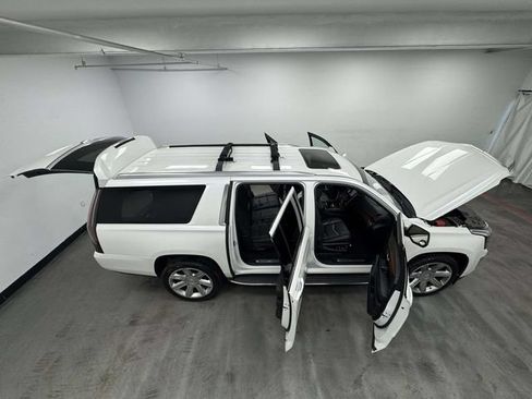 Used 2016 Cadillac Escalade ESV Luxury AWD/4WD image 14