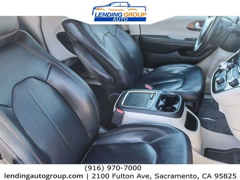 Used 2018 Chrysler Pacifica Touring-L Plus image 14