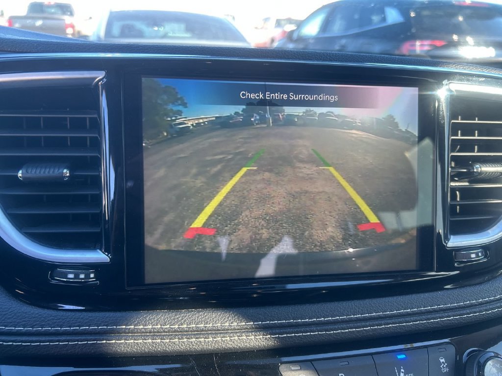 Used 2023 Chrysler Pacifica Limited FWD image 18