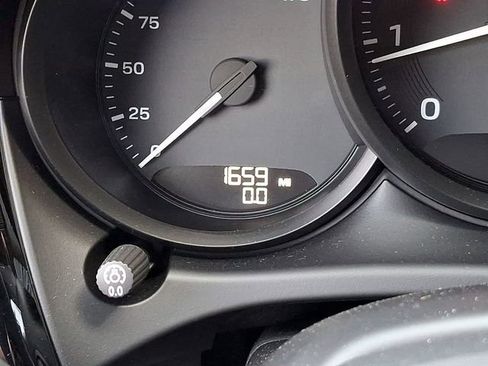 Used 2026 Porsche Macan image 25