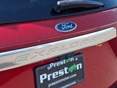 Used 2022 Ford Explorer Platinum w/ Equipment Group 601A AWD/4WD image 30