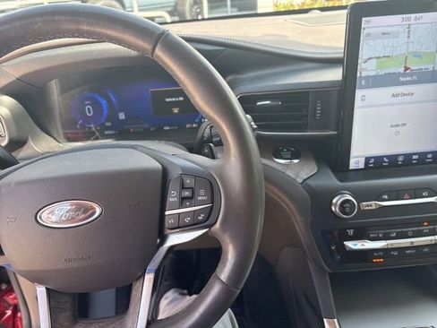 Certified 2020 Ford Explorer Platinum w/ Premium Technology Package image 9