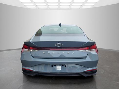 Used 2021 Hyundai Elantra SE FWD image 6