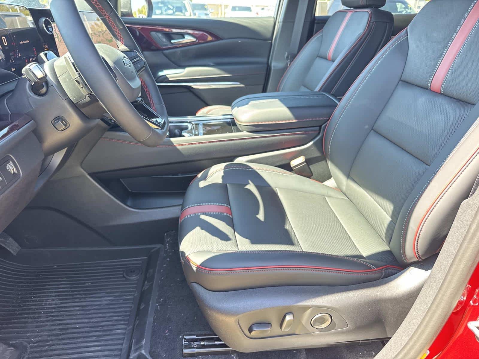 New 2027 Chevrolet Traverse RS w/ LPO, Floor Liner Package FWD image 12