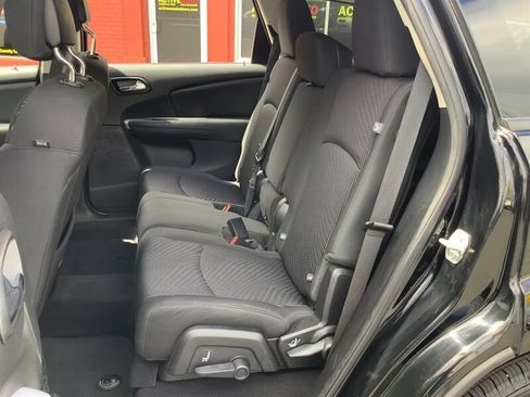 Used 2018 Dodge Journey SE w/ Connectivity Group FWD image 12