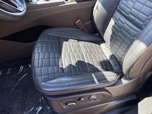 Used 2024 Cadillac Escalade Sport Platinum w/ LPO, ONYX Package image 17