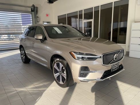 Used 2023 Volvo XC60 T8 Plus image 5