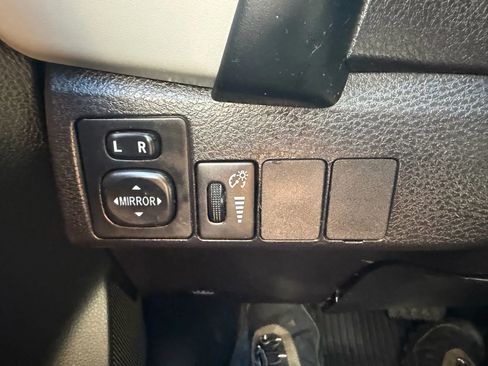 Used 2019 Toyota Corolla LE image 17