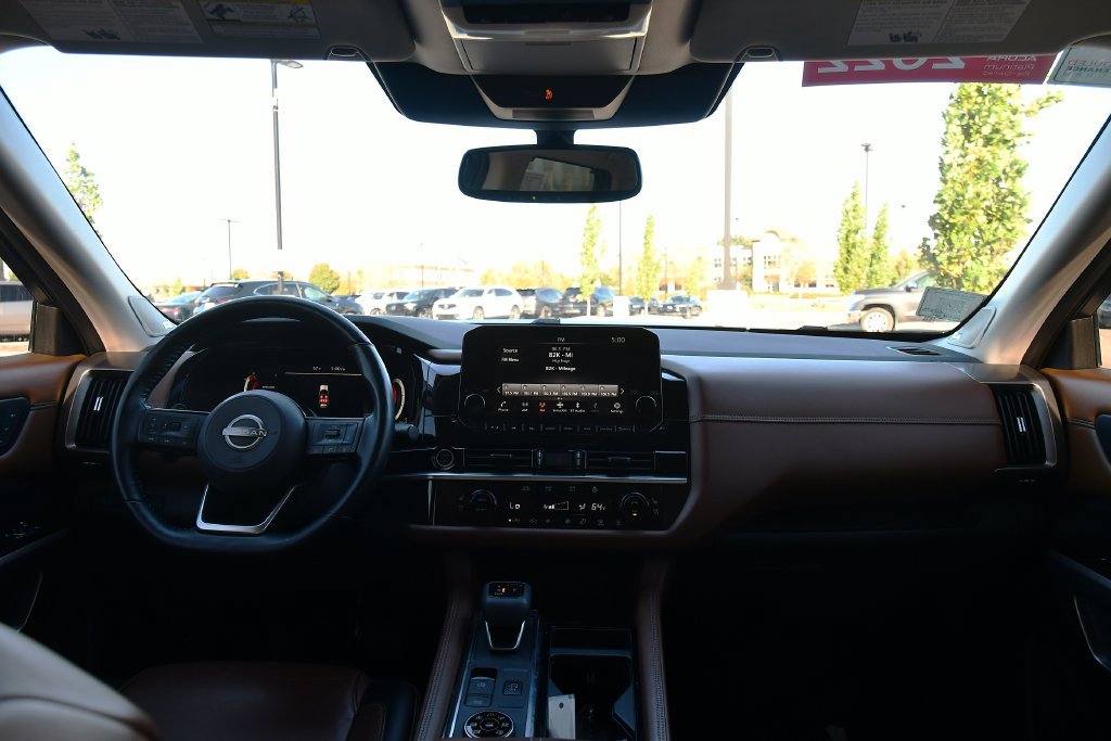 Used 2022 Nissan Pathfinder Platinum w/ Cargo Package AWD/4WD image 30