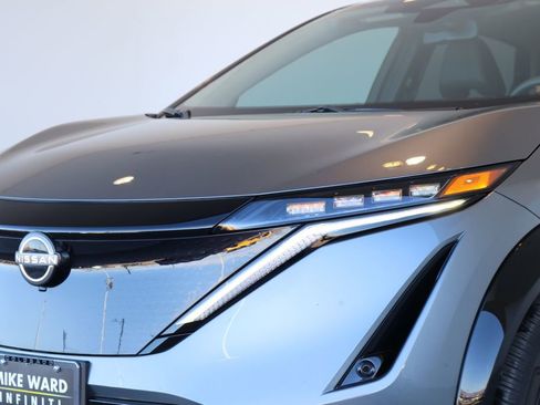 Used 2023 Nissan Ariya AWD image 11