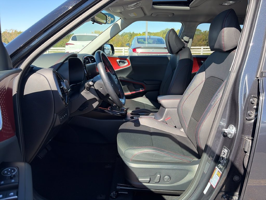 Used 2025 Kia Soul GT-Line w/ GT-Line Technology Package FWD image 14