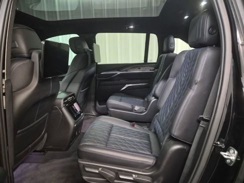 Certified 2025 Cadillac Escalade IQ Luxury 1 w/ Smart Trailering package image 17