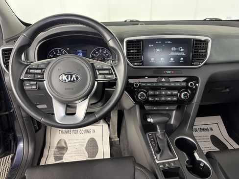 Used 2022 Kia Sportage EX AWD/4WD image 3