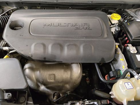 Used 2020 Jeep Cherokee Latitude Plus image 30