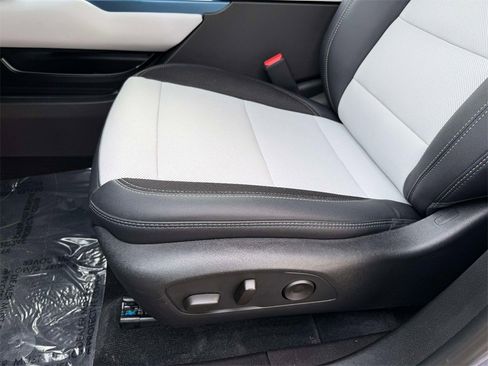 Used 2025 Chevrolet Equinox EV LT w/ Convenience Package image 3