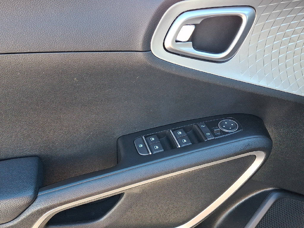 Used 2023 Kia Soul LX w/ LX Technology Package FWD image 12