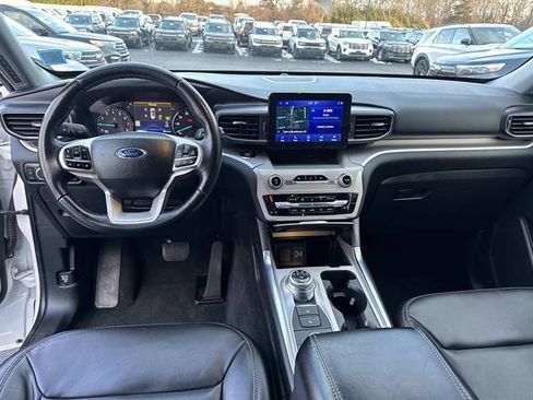 Used 2023 Ford Explorer XLT w/ Equipment Group 202A image 9