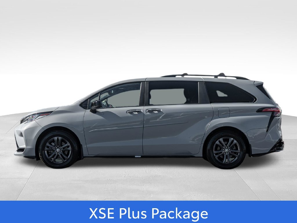 Used 2025 Toyota Sienna XSE w/ XSE Plus Package AWD/4WD image 4