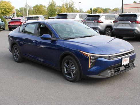New 2025 Kia K4 LXS image 3