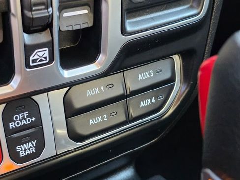 Used 2025 Jeep Wrangler Rubicon w/ Convenience Group image 35