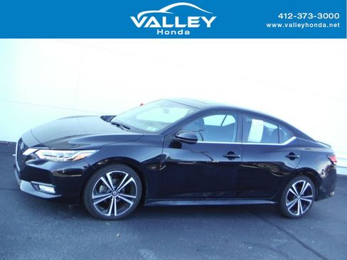 Used 2022 Nissan Sentra SR w/ SR Premium Package FWD image 2
