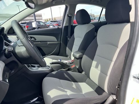 Used 2015 Chevrolet Cruze LS image 13