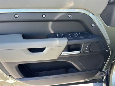 Used 2025 Land Rover Defender 110 S image 24