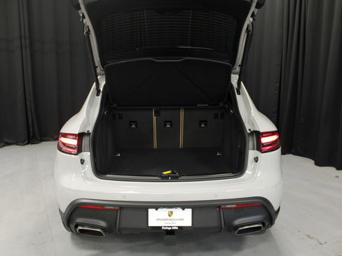 New 2026 Porsche Macan AWD/4WD image 34