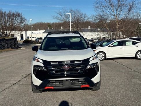 Used 2025 Nissan Rogue SV image 10