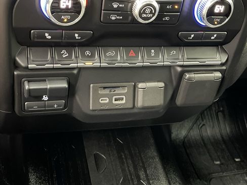 Used 2021 GMC Sierra 1500 SLT AWD/4WD image 24