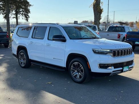 Used 2024 Jeep Wagoneer L Series II w/ Flexible Seating Group image 3