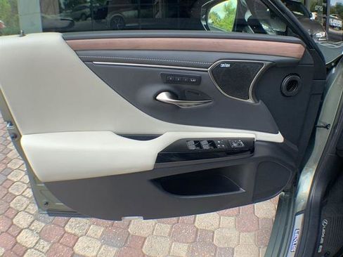 Certified 2024 Lexus ES 300h Ultra Luxury image 13
