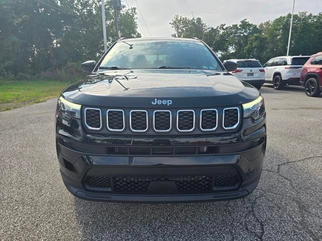 Used 2024 Jeep Compass Latitude w/ Sun and Sound Group AWD/4WD image 8