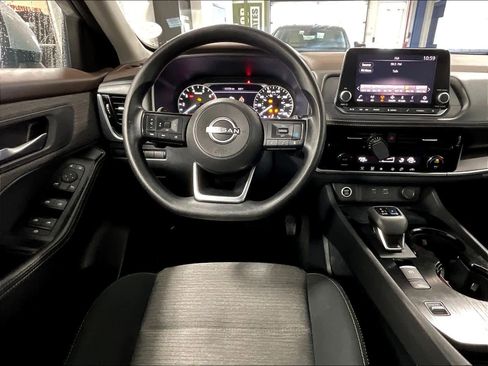 Certified 2022 Nissan Rogue SV image 17