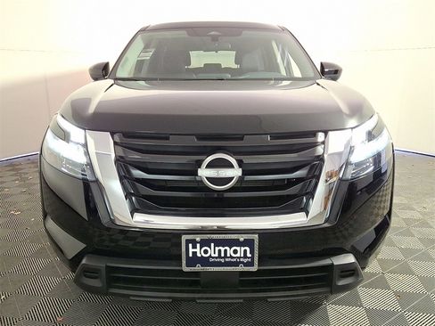 Used 2024 Nissan Pathfinder S image 2