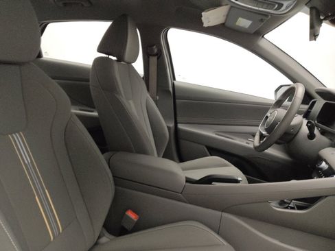 Used 2025 Hyundai Elantra Sport image 21