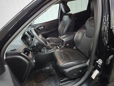 Used 2022 Jeep Cherokee Trailhawk w/ Premium Leather Package AWD/4WD image 31
