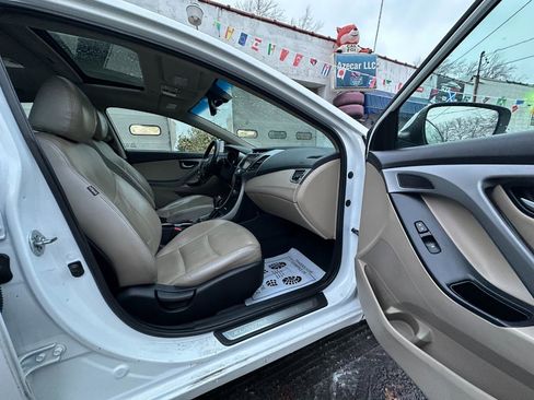 Used 2014 Hyundai Elantra Limited w/ Option Group 03 FWD image 31