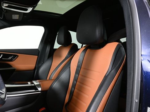 Used 2024 Mercedes-Benz GLC 300 4MATIC image 5