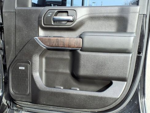 Used 2022 GMC Sierra 3500 Denali w/ Denali Black Diamond Edition image 9