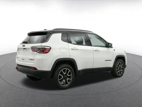 Used 2025 Jeep Compass Trailhawk AWD/4WD image 10