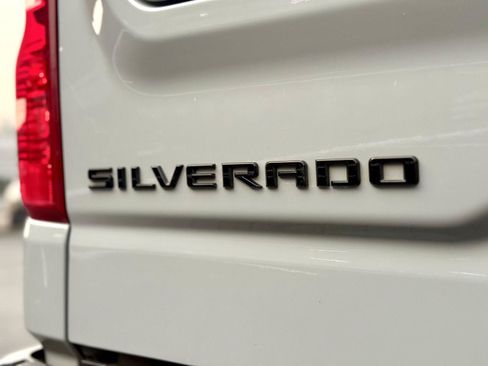 Used 2024 Chevrolet Silverado 1500 Custom Trail Boss w/ Dark Appearance Package AWD/4WD image 8
