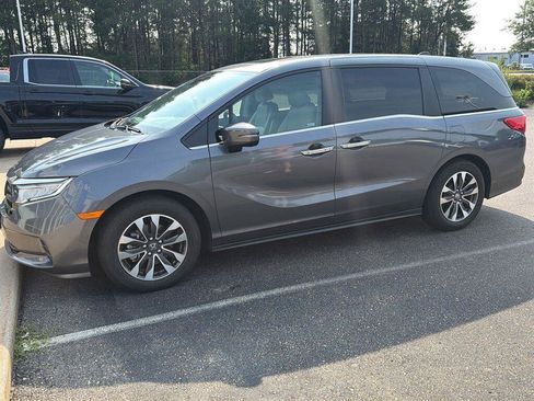 Used 2024 Honda Odyssey EX-L image 2